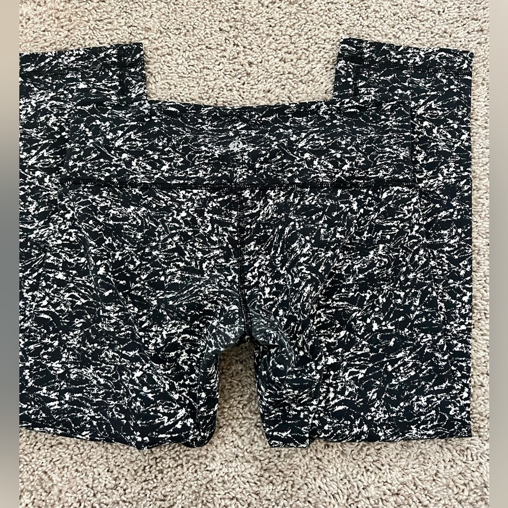 Lululemon Wunder Under Size 6 Crop Length